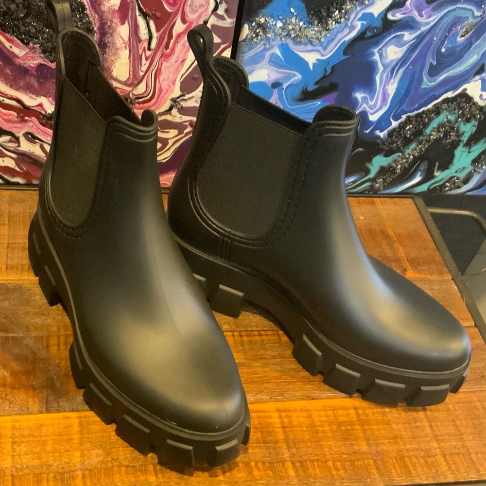Jeffrey Campbell Women’s Matte Black  Chelsea Lugsole Rain Boots 10M NEW